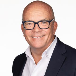 Simon Jones Headshot